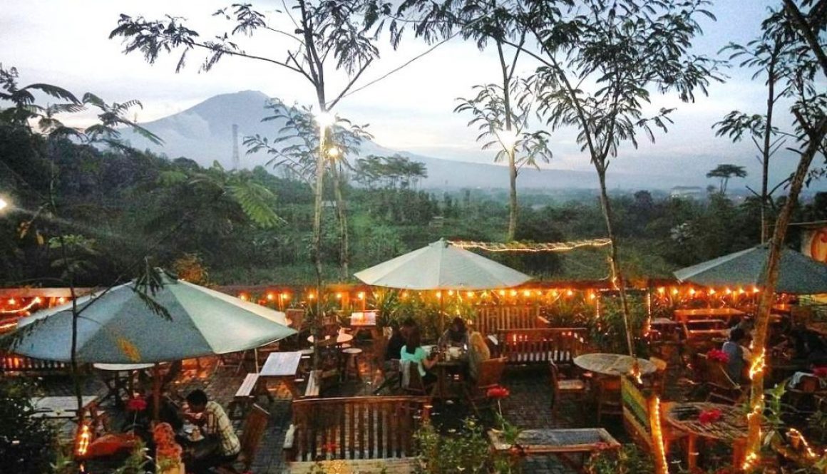 Cafe Outdoor di Malang coklat klasik