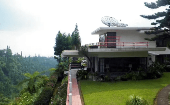 Villa di tawangmangu Teras Syariah